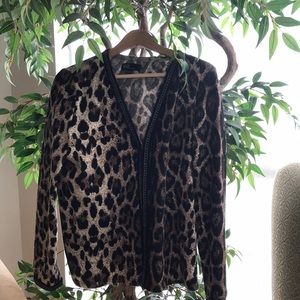 Animal skin light sweater